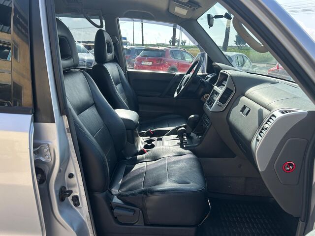 MITSUBISHI PAJERO LWB 3.2 4WD AUTO SPANISH LHD IN SPAIN 177000 MILES 7 SEAT 2001